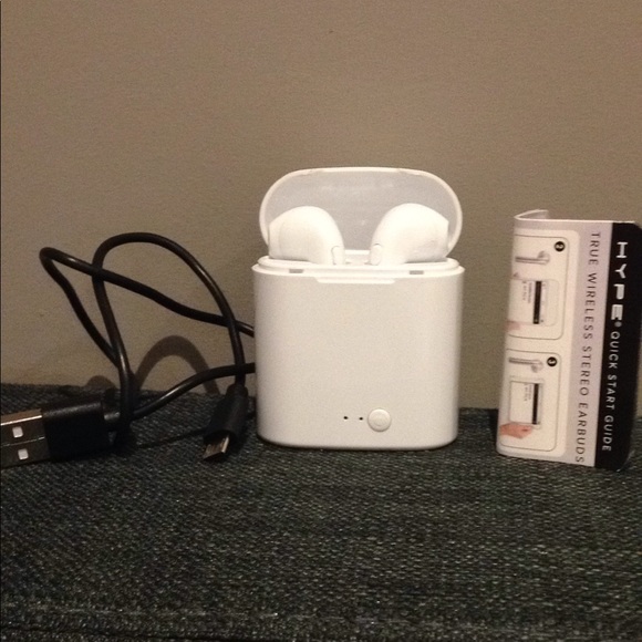 Wireless earbuds - Picture 1 of 1